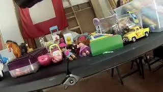 Best Garage Sales when they are Moving Out!! See What we Find