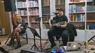 Między filarem, a brzegiem regału - koncert Tomasza Lipa – Lipnickiego w Czastarach