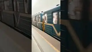 последний день работы станции метро Фрунзенская перед 3-х летним закрытием