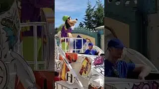 Disneyland Paris - A Million Splashes Of Colour- 