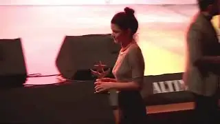 Beren saat sütyensiz bıngıl bıngıl memeler