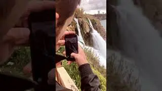 🎬