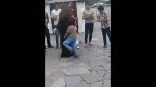 патцан танцует лезгинка с девушкой