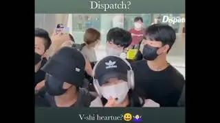 Jisoo smiled and looked at the Dispatch staff and said 
