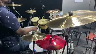 Emmanuel Bludo playing around with his new setup