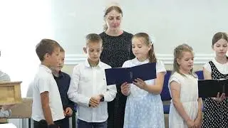 С Иисусом радостно нам жить..Пение детей.