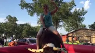 El vs. mechanical bull