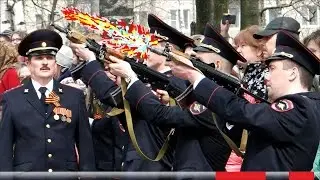 Салют праздничный. 9 Мая. Не фейерверк. Из автоматов (акс-74у).