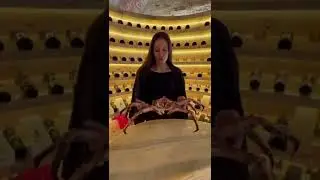 Краб - сомелье. Закуска сама себе выбирает винишко.