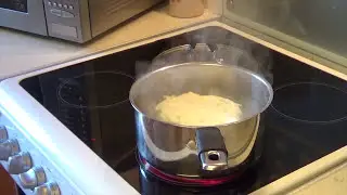 A secret Michelin way of cooking scrambled eggs in boiling water 