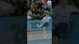 Вратарь потерял ворота и был за это наказан 