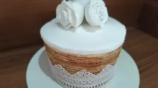 BOLO DE ROLO NA VERSÃO NAKED CAKE