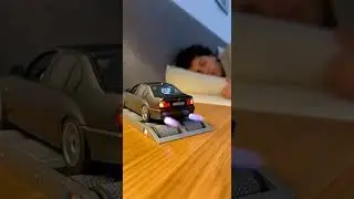 👉 Reloj despertador en forma de carro