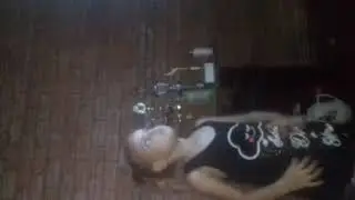 Minha irmã mas nova dançando  Anita  kkk