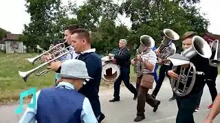 На веточке яблочко... Чарида