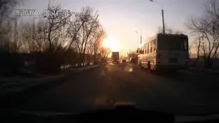 2011-11-19 грузовичёк на встречке (движение по кольцу)