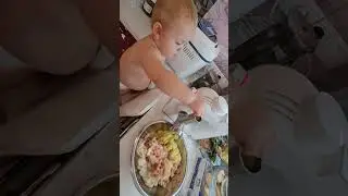 Без сына фарш бы не получился🥰. Мой помощник Макар, 1.8 годика.