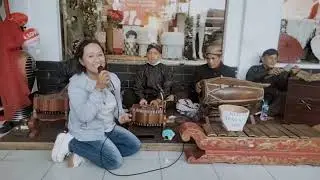 KENYO YOGJA_Yossie Riyani Bersama Siter Hamzah Batik