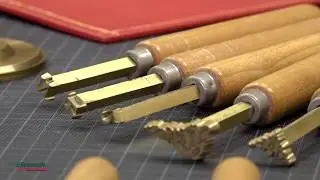 Gilding of books with tools by Schmedt. The World of Bookbinding.