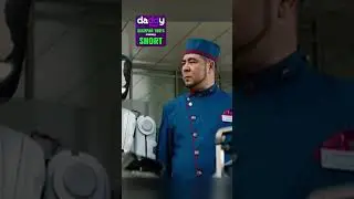 🤖Робот стал жертвой швейцара, от лица отеля до носильщика за пару минут🥊