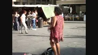LEI CANTA PER STRADA E GIGI D'ALESSIO NEGLI STADI