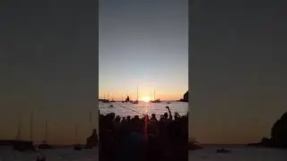Toque de saludo al Sol. Cala Benirrás, Ibiza