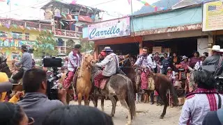 Presentación de los Jinetes TODOS SANTOS en el corrido de caballos, tradición y cultura del pueblo