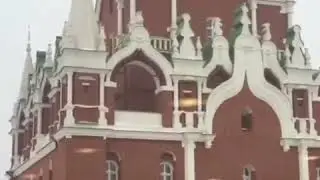 вытоптал на снегу член в Кремле