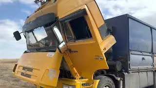 Straightening the frame of a grain truck 😎