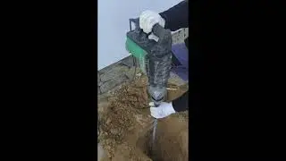 Proces wbijania uziomu.