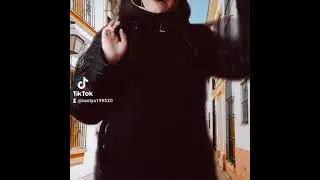 У Курского вокзала,стою я молодой,подайте Христа ради червониц молодой.