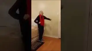 бабушка танцует