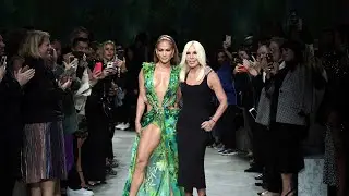 Versace женская коллекция, весна лето -2020, модный показ