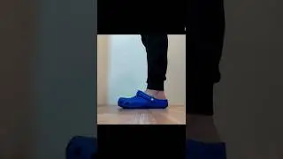 CROCS CLASSIC CLOG BLUE VOLT ON FEET