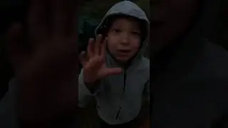 Рыбаки идут с рыбалки