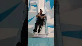 В парке развлечений, муж не знает об этом видео🤭