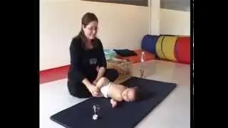 התפתחות תינוקות - תרגילי התהפכות לתינוקות - ענבל שמיר
