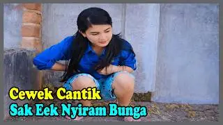 Cewek Cantik Sesak eek Waktu Nyiram Bunga | Komedi Lucu