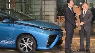 Toyota Delivers First Mirai to Japan’s PM