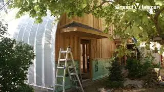 Detached Garage with a Loft ‘Steels’ the Scene
