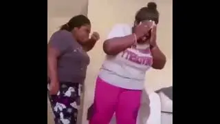 girls fake fighting to WOW by loona