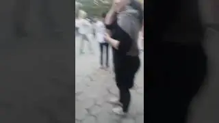 У этой маленькой девочки. Не вероятное чувство ритма
