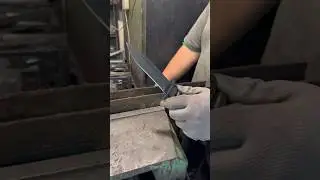 ТЕСТ ножа БІЛА ЗБРОЯ на ВИРОБНИЦТВІ 🔥 ПОЖИТТЄВА гарантія 🔥 КРАЩИЙ для ЗСУ 🇺🇦 #knife #війна