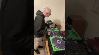 DJ Furio is Live Scratching