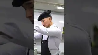 УСТРОИЛ РОДИТЕЛЯМ РОМАНТИЧЕСКИЙ УЖИН