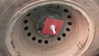 We attach a spare tire to a Lanos with LPG, adding space to the trunk.