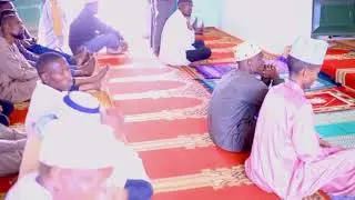 USTADH ABAAHOJA .AKEMEA VIKALI KWA WACHEZA KAMARI NA KUSARI UKU UMEVAA JEZI YA SIMBA AU YANGA #