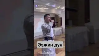 Костюм шикарный, раньше только богатые белое могли позволить себе 👍😂