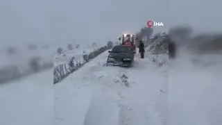 Ardahan’da kar ve tipide yolda mahsur kaldılar
