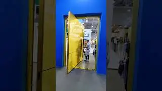 Большая входная дверь. 